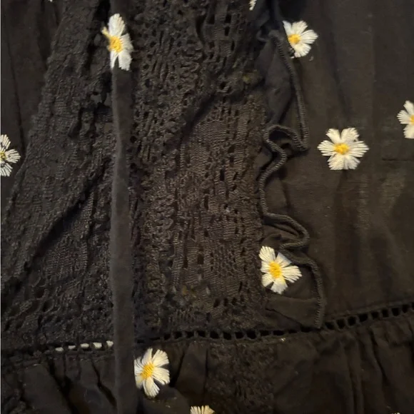 Black Floral Sleeveless Top - Picture 3 of 4